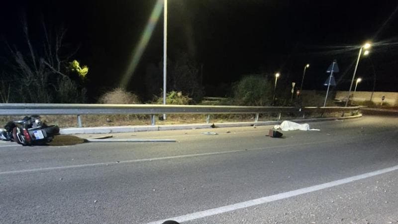 Salento, schianto sulla rotatoria: muore in scooter a 32 anni. Seconda vittima in moto in sei giorni - Bari