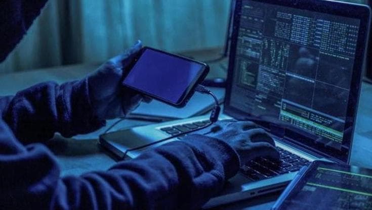 Immagine del post 11675 - Bari Bari, a 16 anni lascia la scuola dopo minacce in chat dei compagni: hackerato anche profilo social - Bari