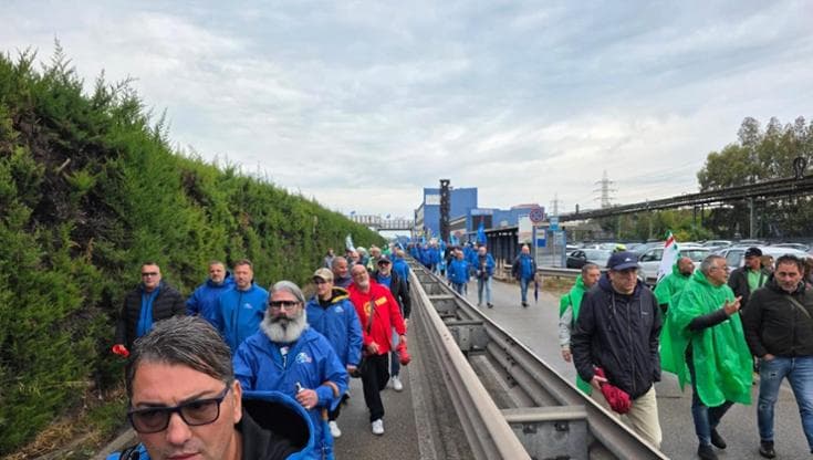 Taranto, sciopero all’Ex Ilva: il corteo degli operai dal siderurgico a Palazzo di Città - Bari