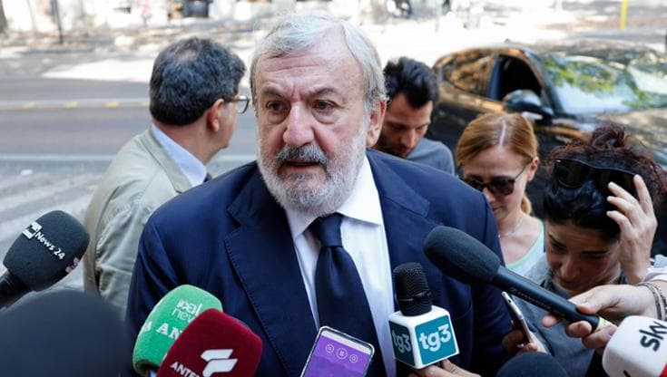 Immagine del post 12786 - Bari “Anch’io avrei potuto candidarmi come Zaia, ma Decaro me lo ha impedito”. Nuovo attacco di Emiliano - Bari
