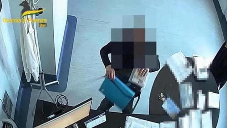 Immagine del post 15024 - Bari Tangenti per appalti Asl, 10 condanne: le pene più alte per Sansolini, Iacobellis e Sciannimanico - Bari