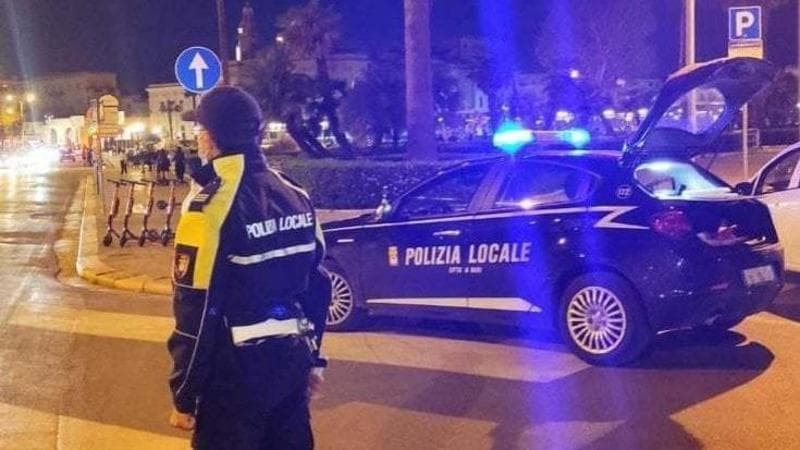 Immagine del post 2159 - Bari Bari, sbanda mentre guida il tir: camionista fermato ubriaco vicino al porto e denunciato - Bari