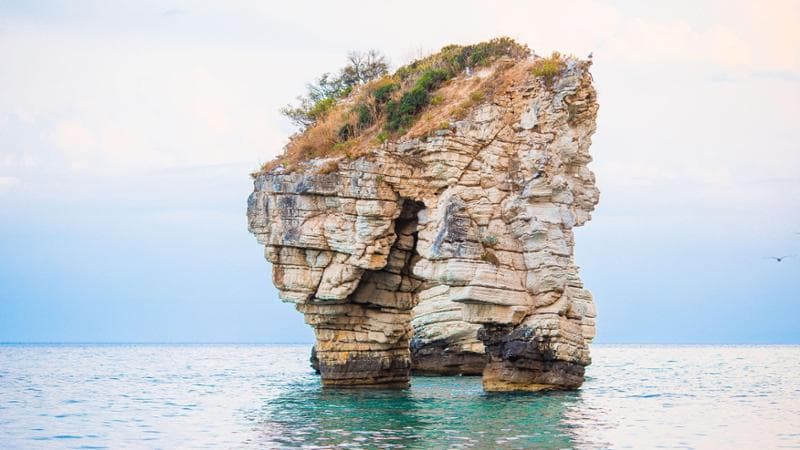 Da Vieste al Ciolo, le sculture sul mare che rischiano di sparire come l’Arco degli Innamorati - Bari