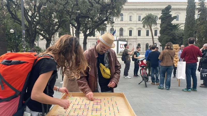 Tornano nelle piazze di Bari i giochi del passato: la gara fra municipi per tre weekend - Bari