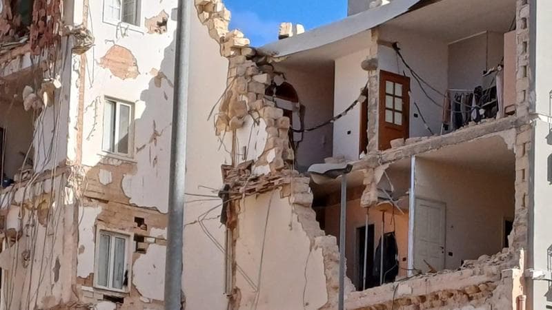Immagine del post 4022 - Bari “Vedo la mia casa squarciata ma non posso più entrare”. Il dramma di Caterina dopo il crollo a Bari - Bari