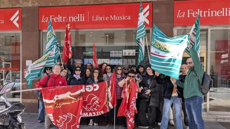 Immagine del post 4055 - Bari Feltrinelli, anche a Bari sciopero e sit-in dei lavoratori: “Buoni pasto inadeguati e zero premi” - Bari