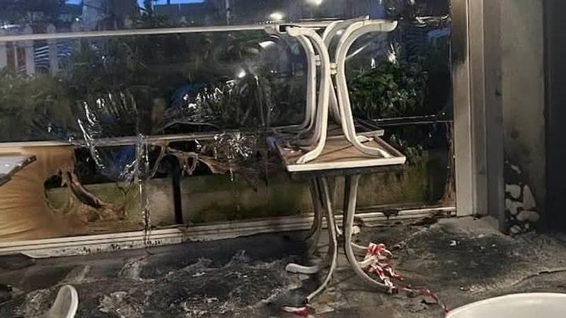 Immagine del post 18380 - Bari Brindisi, attentato al bar Mignon: danni al dehors. Un uomo incappucciato ha appiccato il fuoco - Bari