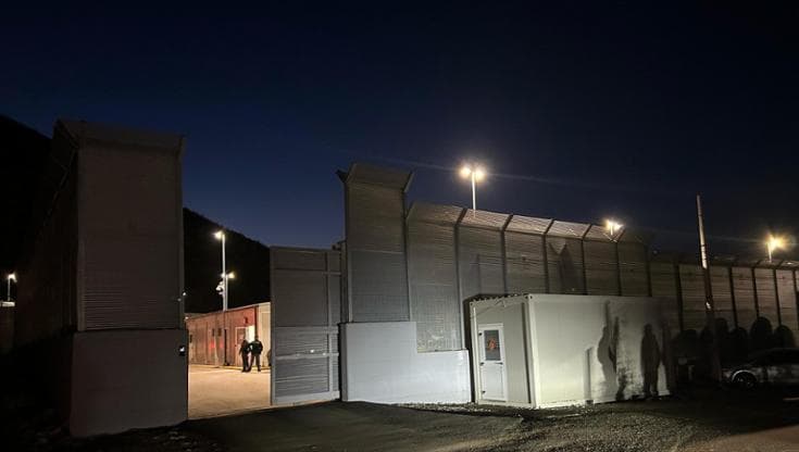 Immagine del post 6058 - Bari Migrante torna in Italia dall’Albania, la giudice lo libera: “Non era idoneo alla reclusione” - Bari