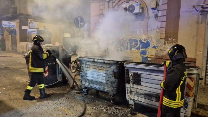 Immagine del post 6038 - Bari Bari, altri 5 cassonetti incendiati al Libertà. “In via Trevisani fenomeno che va avanti da mesi” - Bari