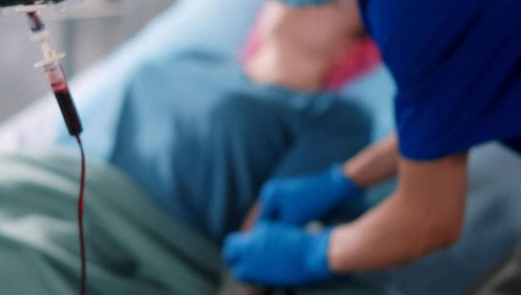Taranto, malore durante trasfusione: muore donna di 50 anni. Era terapia innovativa contro leucemia - Bari