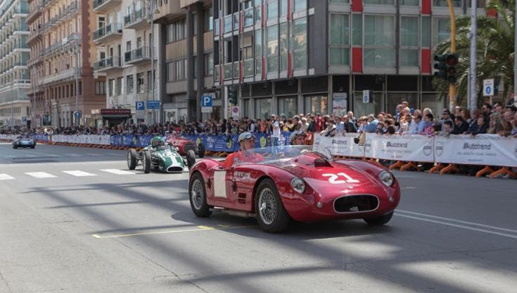 Gran Premio di Bari, nostalgia e dolce vita ricordando Fangio e Nuvolari. Con brividi da Formula 1 - Bari