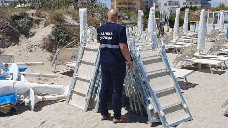 Immagine del post 8556 - Bari A Otranto lido invade con ombrelloni e lettini un tratto di spiaggia libera, scatta il sequestro - Bari