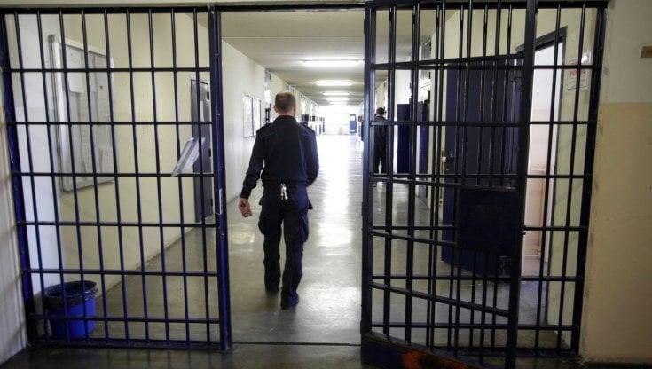 Immagine del post 8573 - Bari Detenuto tenta di evadere all’uscita dal tribunale e ferisce tre agenti: “Manca la sicurezza” - Bari