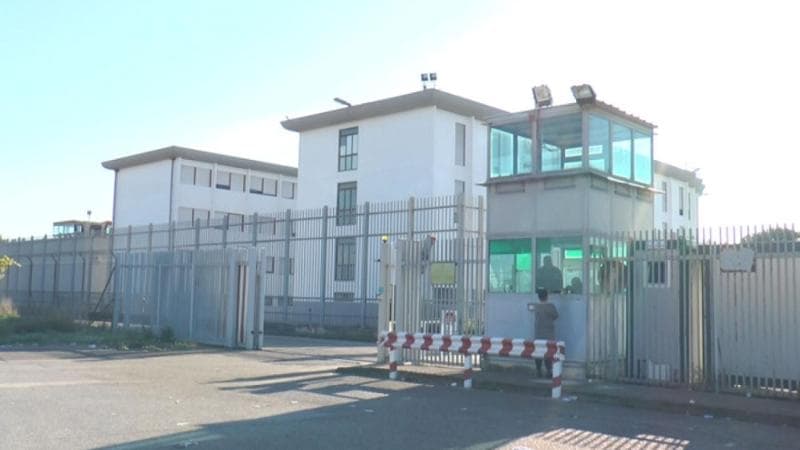 Immagine del post 21778 - Bari Taranto, dal carcere centinaia di telefonate con i cellulari: la nuova inchiesta con 32 indagati - Bari