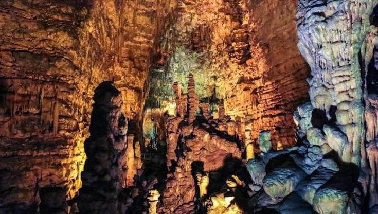 Immagine del post 22925 - Bari Le grotte di Castellana come rifugio climatico: “Nei giorni di fuoco apriamo le porte ai fragili” - Bari