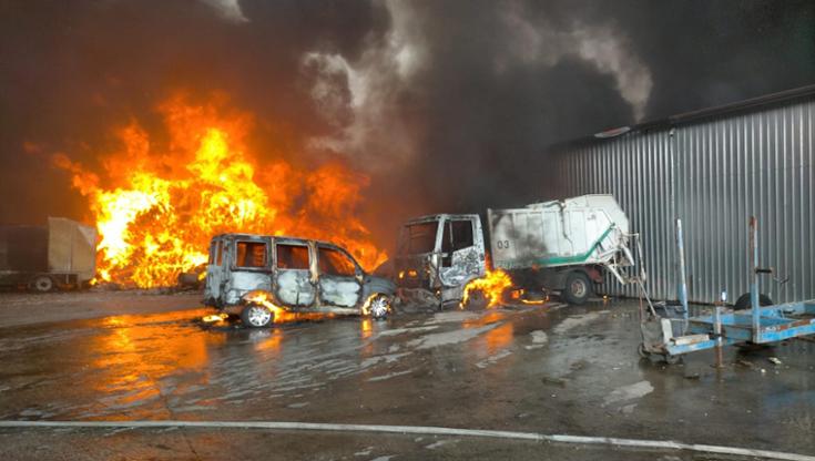 Immagine del post 22951 - Bari A fuoco azienda di stoccaggio rifiuti nel Foggiano: fiamme alimentate dal vento. Paura in pausa - Bari