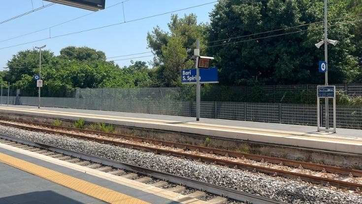 Treni, pomeriggio difficile: in tilt la linea Bari-Foggia: “Inconveniente tecnico”. Ritardi a catena - Bari