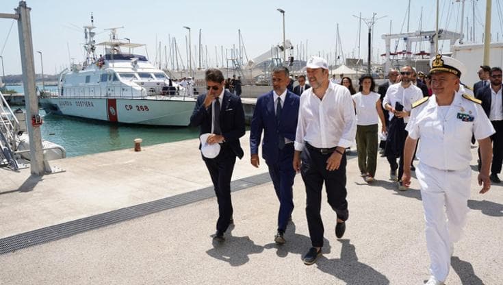 Immagine del post 22908 - Bari Matteo Salvini accelera sui porti ma sul Frecciarossa Taranto-Roma frena: “La Regione deve pagare” - Bari