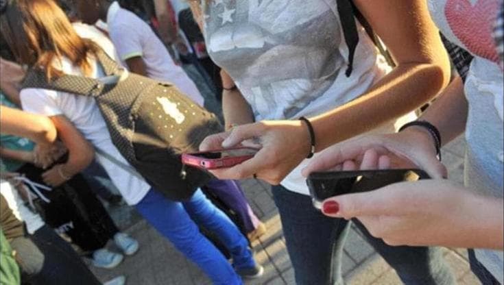 Immagine del post 23965 - Bari Botte e minacce a compagna di classe, 4 minorenni indagate: "Non tornare a scuola o ti picchiamo" - Bari