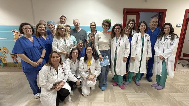Immagine del post 12813 - Bari Erika, guarita dal cancro a 19 anni, festeggia nel reparto di Oncoematologia: “Torna la vita” - Bari