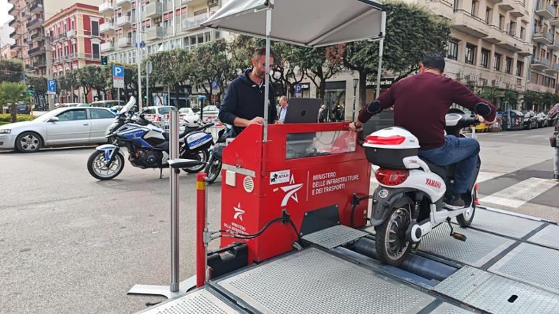 A Bari bici elettriche e scooter modificati per andare più veloci: “Sei su 10, pericolo per tutti” - Bari