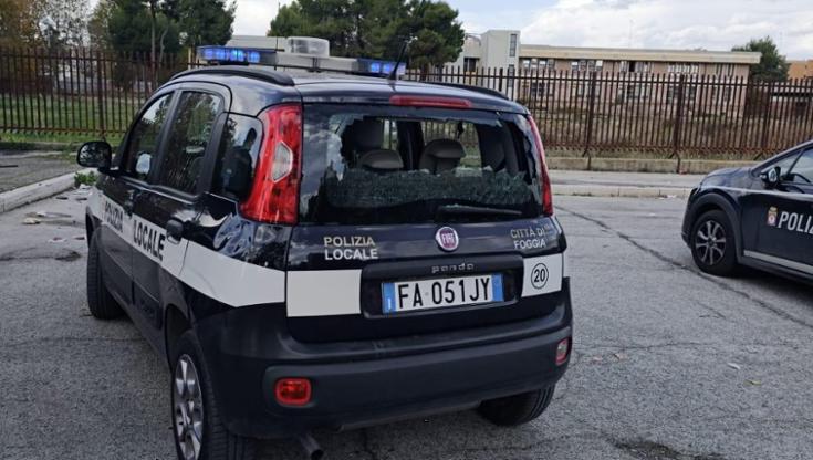 Immagine del post 13953 - Bari Sassi e petardi contro auto della polizia locale alla periferia di Foggia: paura per due vigilesse - Bari