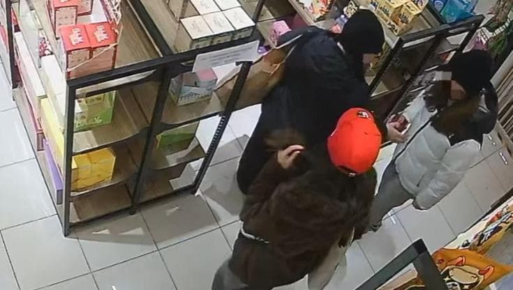 Immagine del post 15072 - Bari Bari, ennesimo furto dagli scaffali di Funny Yummy: in azione una mamma con le due figlie - Bari