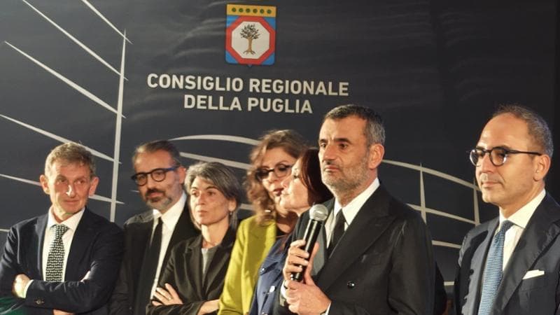 Immagine del post 16102 - Bari Sanità ed emergenza idrica, Decaro vara la chat WhatsApp per i compiti agli assessori - Bari