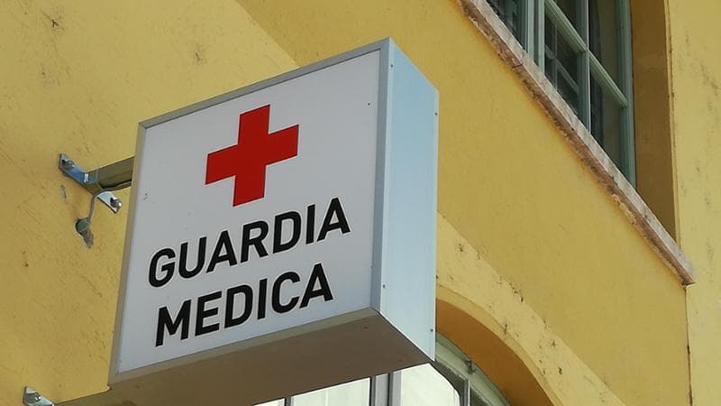 "Ti strappo il cuore": guardia medica aggredita da un paziente che non voleva pagare 20 euro - Bari