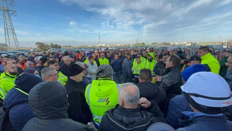Immagine del post 2228 - Bari Riconversione Eni Versalis, a Brindisi mille lavoratori a rischio: "Come cresceremo i nostri figli?” - Bari