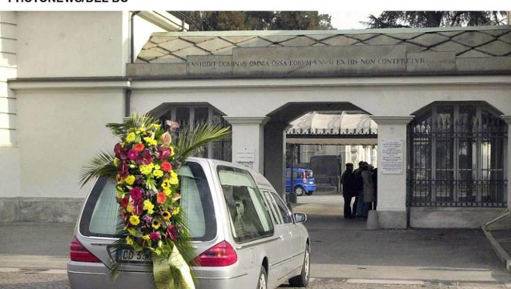 Malore fatale mentre visita la salma del marito, coniugi muoiono a poche ore di distanza: s’indaga - Bari
