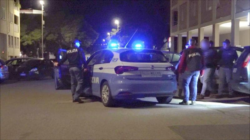 Gallipoli, agguato e conflitto a fuoco in strada: arrestati in tre. Sparatoria legata allo spaccio - Bari