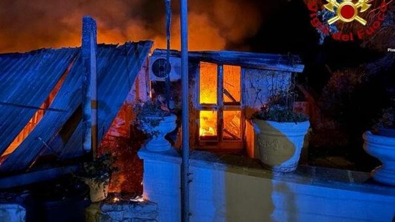Immagine del post 4131 - Bari Salento, fiamme distruggono abitazione. I carabinieri indagano per capire se l’incendio è doloso - Bari