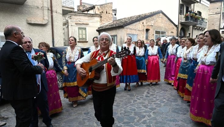 Civita, dove il cuore Arbëreshë batte grazie ai giovani: il Pollino e la tradizione delle Vallje - Bari