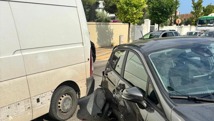 Immagine del post 8611 - Bari Bari, maxi tamponamento in via Amendola: furgone travolge auto - Bari