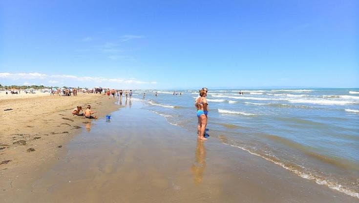 Immagine del post 22975 - Bari Barletta, sindaco chiude le spiagge di Ponente: mare contaminato da batteri fecali. Attesa l’Arpa - Bari