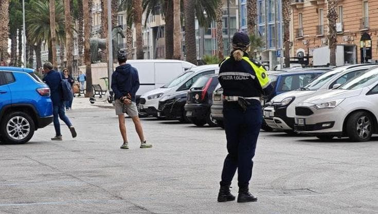 Immagine del post 10808 - Bari Bari, turisti francesi con figli piccoli aggrediti da parcheggiatore abusivo: “Siamo all’emergenza” - Bari