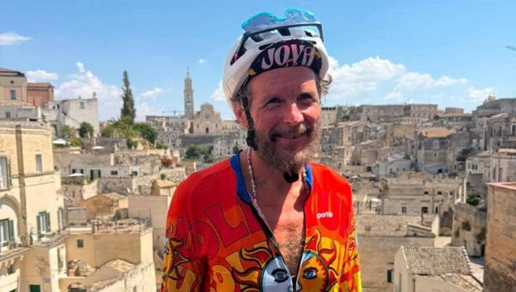 Immagine del post 24030 - Bari Matera, polemica sui 30mila euro per il tour in bici di Jovanotti: “Sono troppi per una foto” - Bari