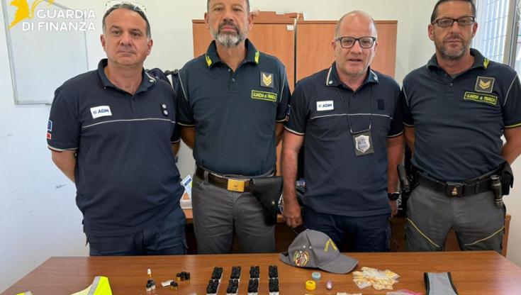 Immagine del post 24004 - Bari In viaggio dalla Grecia con la droga: 2 arresti a Brindisi. Incastrati grazie al fiuto del cane Kyr - Bari