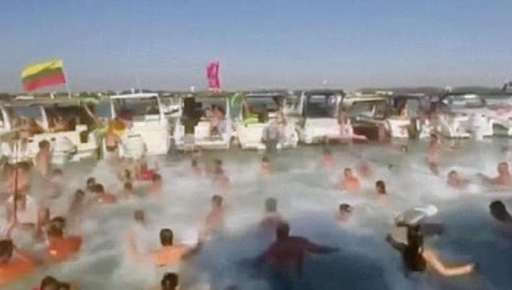 Immagine del post 11752 - Bari Rave party in mare, nel Salento stop alla musica dalle barche sotto costa e alcol test ai conducenti - Bari