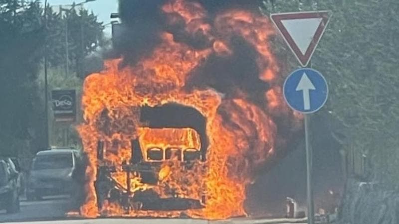 Immagine del post 11764 - Bari Bus in fiamme a Casamassima, gli studenti hanno allertato l’autista: “Così ci siamo messi al sicuro” - Bari