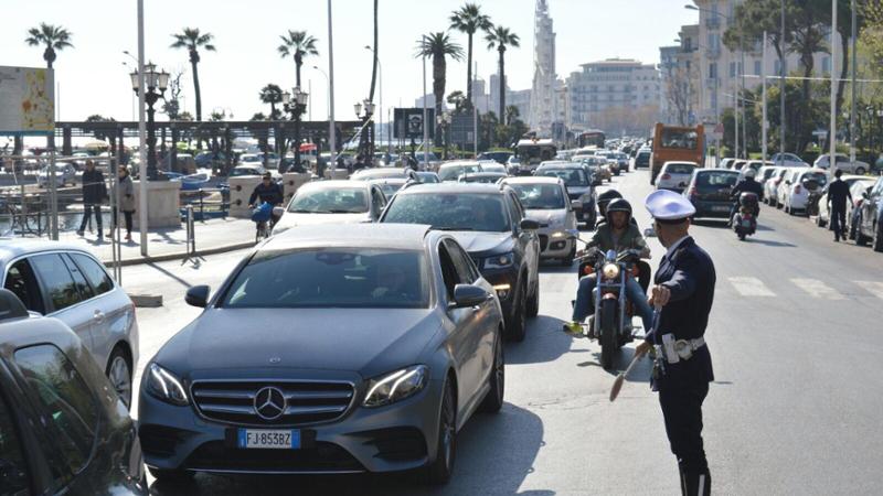 Tutta la vita aggrappato al volante senza speranza cercando un parcheggio nella mia amata Bari - Bari