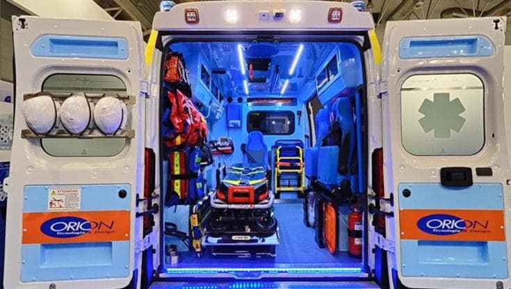 Bimbo ustionato, era nel girello e ha tirato il cavo del bollitore: l’acqua bollente lo ha travolto - Bari