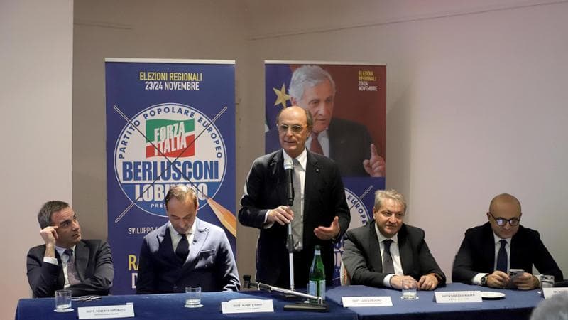Immagine del post 13966 - Bari "Noi, piccoli Berlusconi”: i governatori di Forza Italia a Bari tirano lo sprint a Lobuono - Bari