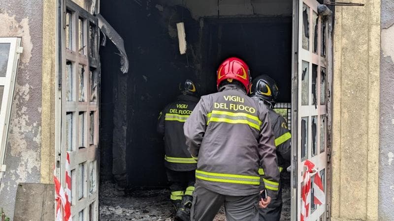 Brindisi, incendiato Centro migranti alla vigilia dei lavori: in città allarme razzismo. “Atto vile” - Bari