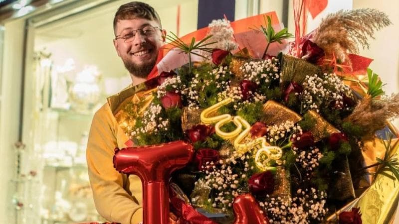 Successo social per Giorgio Gernone, il mago dei fiori: “Per i miei bouquet anche mille rose ” - Bari