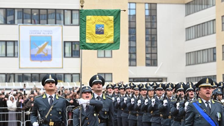 Immagine del post 18489 - Bari “Noi non siamo carabinieri”, il Tar riabilita ex comandante della Finanza dopo coro degli Allievi - Bari