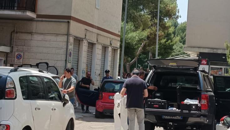Il corpo senza vita di un uomo trovato in auto nel centro di Foggia. Ci sono tracce di sangue - Bari