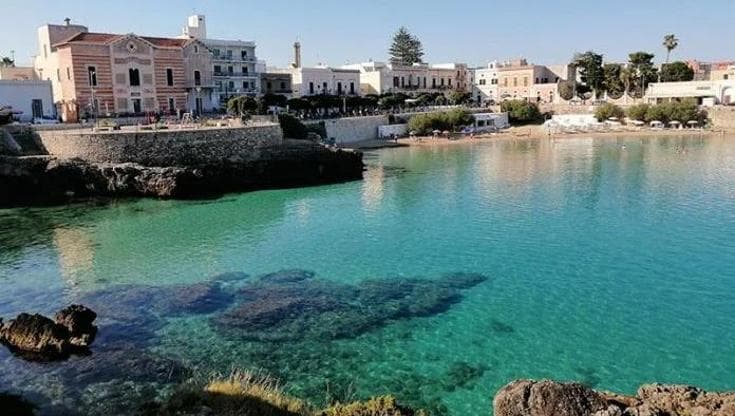 Immagine del post 21888 - Bari Santa Maria al Bagno, turista tedesco si tuffa dagli scogli ma il fondale è troppo basso: è grave - Bari