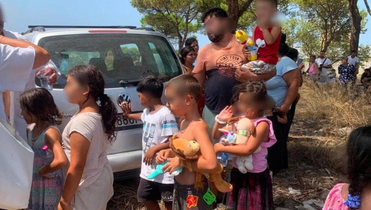 Incendio nel campo rom a Bari, corre l’odio sui social: “Peccato non abbiano preso fuoco” - Bari